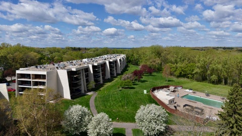 Condo For Sale - 2455 Londin Lane<br/> Saint Paul, MN 55119