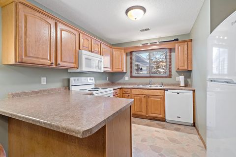 Townhouse For Sale - 7570 15th Street Lane<br/> Washington County, Saint Paul, MN 55128