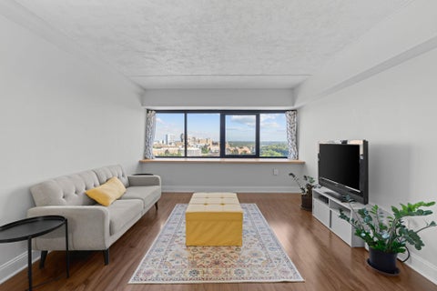 Condo For Sale - 1920 S 1st Street<br/> Minneapolis, MN 55454