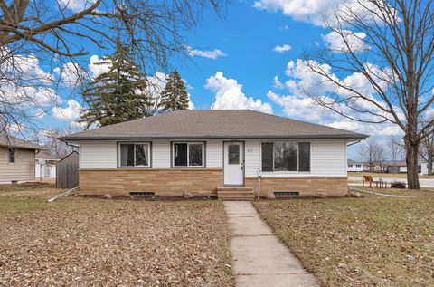 Homes For Sale - 237 S Chestnut Street<br/> Belle Plaine, MN 56011