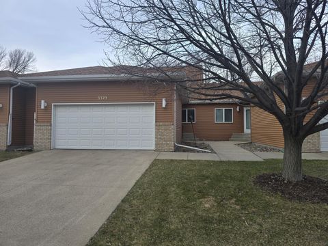 Townhouse For Sale - 3323 W Prairiewood Drive<br/> Cass County, Fargo, ND 58103