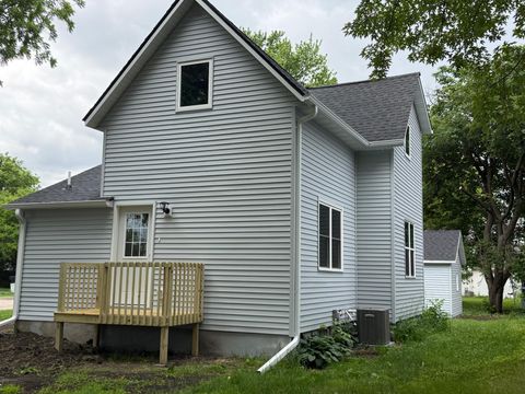 Homes For Sale - 1203 Apel Avenue<br/> Worthington, MN 56187
