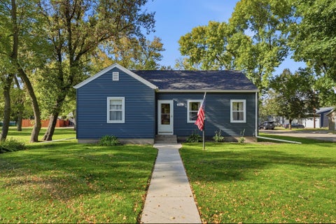 Homes For Sale - 402 Emerson Avenue<br/> Raymond, MN 56282