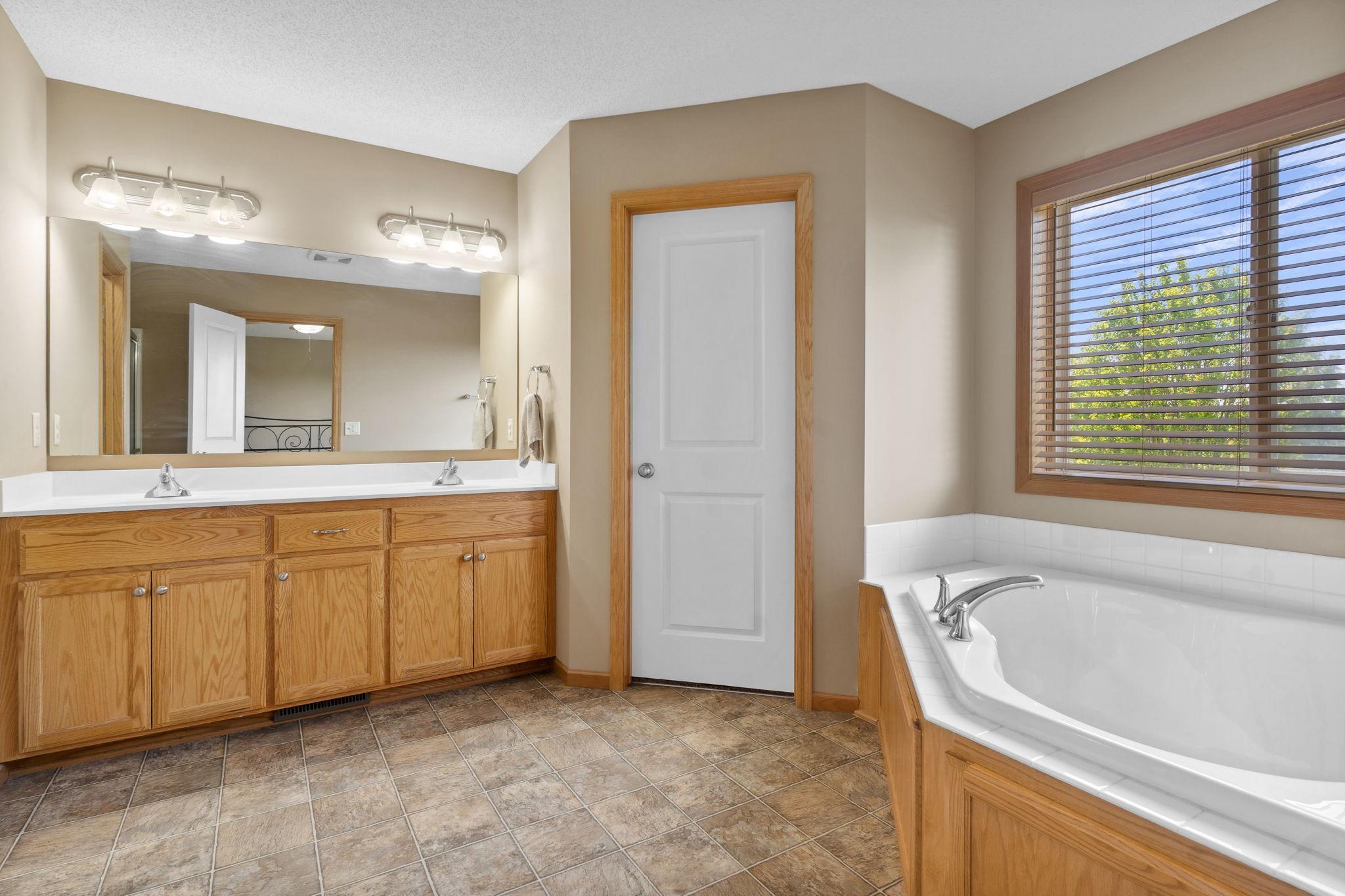 1750 Fox Run, Shakopee, Minnesota image 13