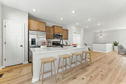 Townhouse For Sale - 10366 Birchwood Circle<br/> Chaska, MN 55318