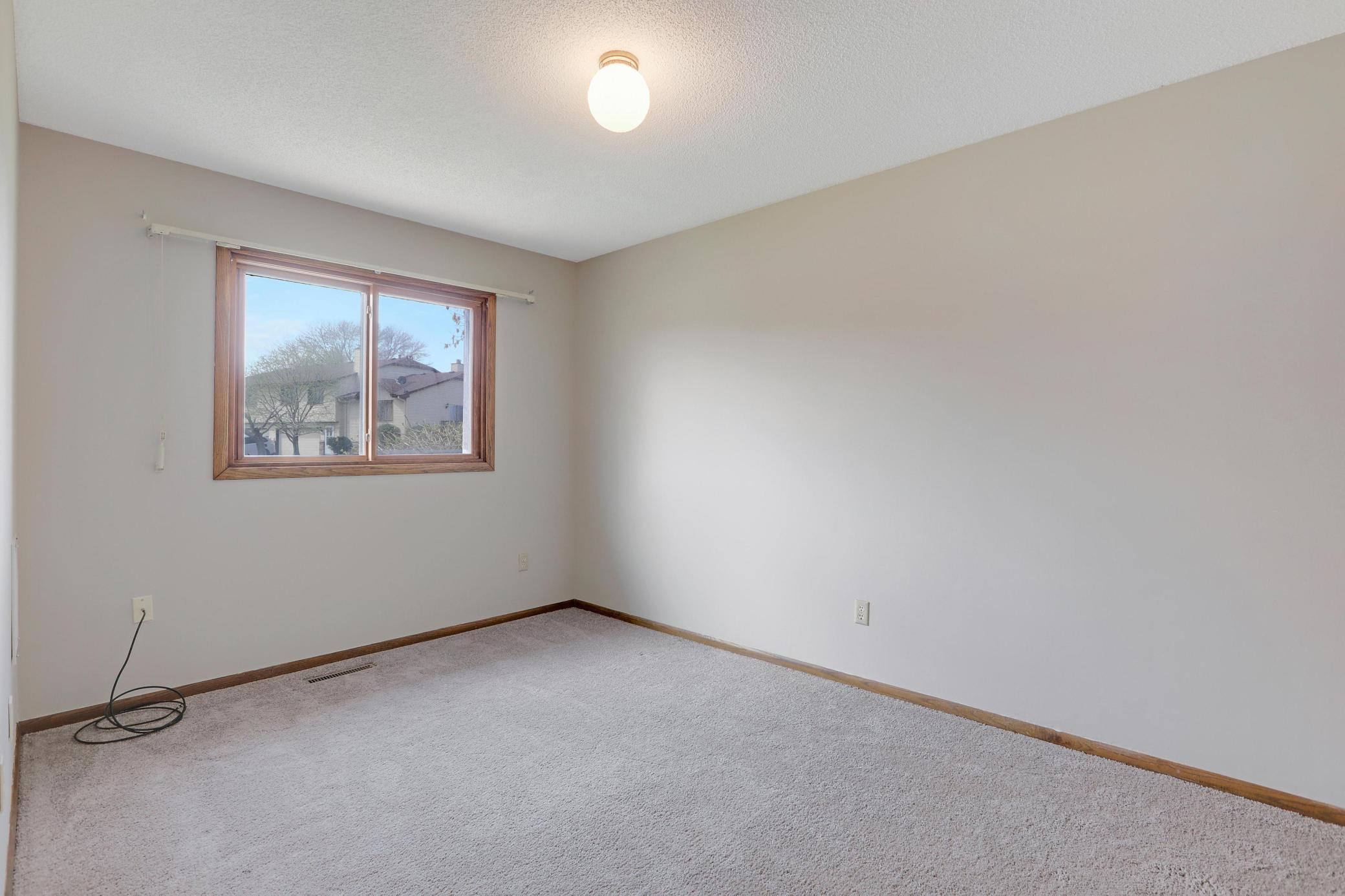 8624 S Maplebrook Circle, Minneapolis, Minnesota image 14