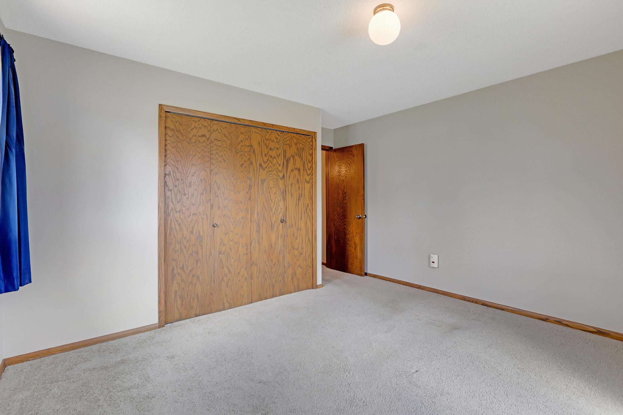 8624 S Maplebrook Circle, Minneapolis, Minnesota image 12