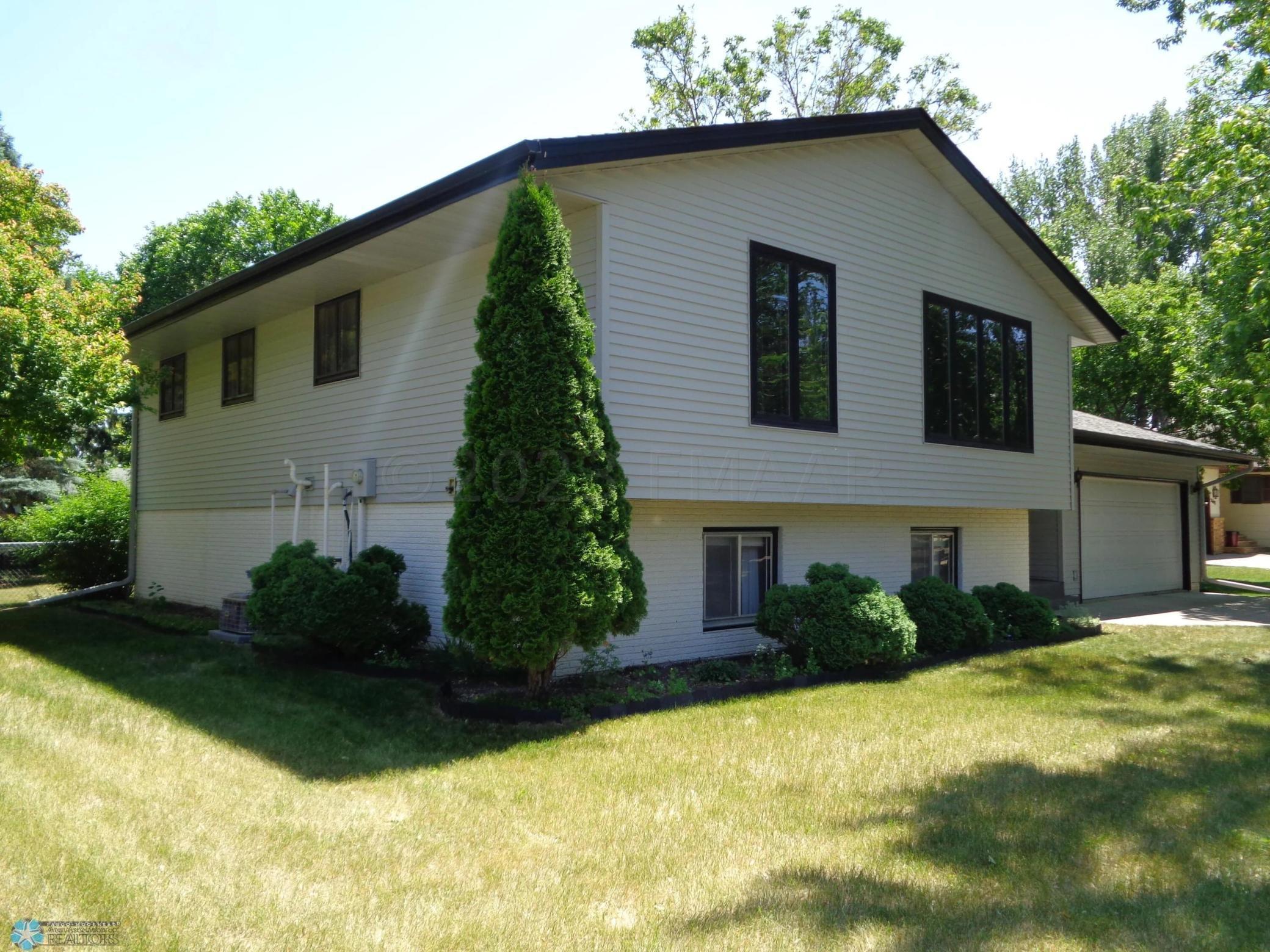 2586 Atlantic Drive, Fargo, North Dakota image 35