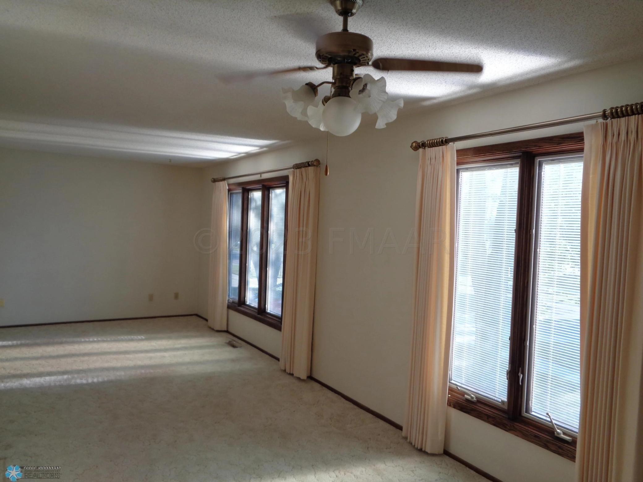 2586 Atlantic Drive, Fargo, North Dakota image 25