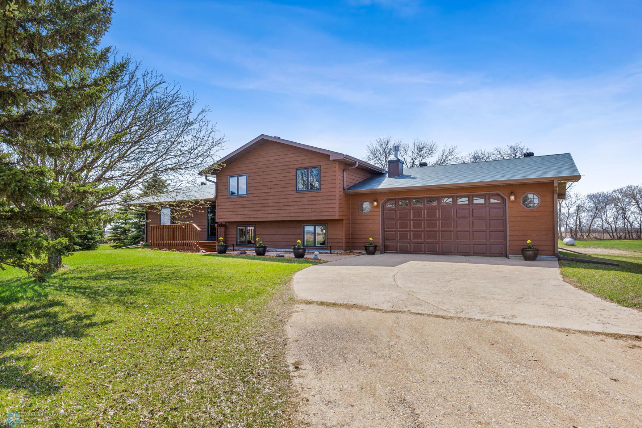 8211 28th Street, Moorhead, Minnesota image 1