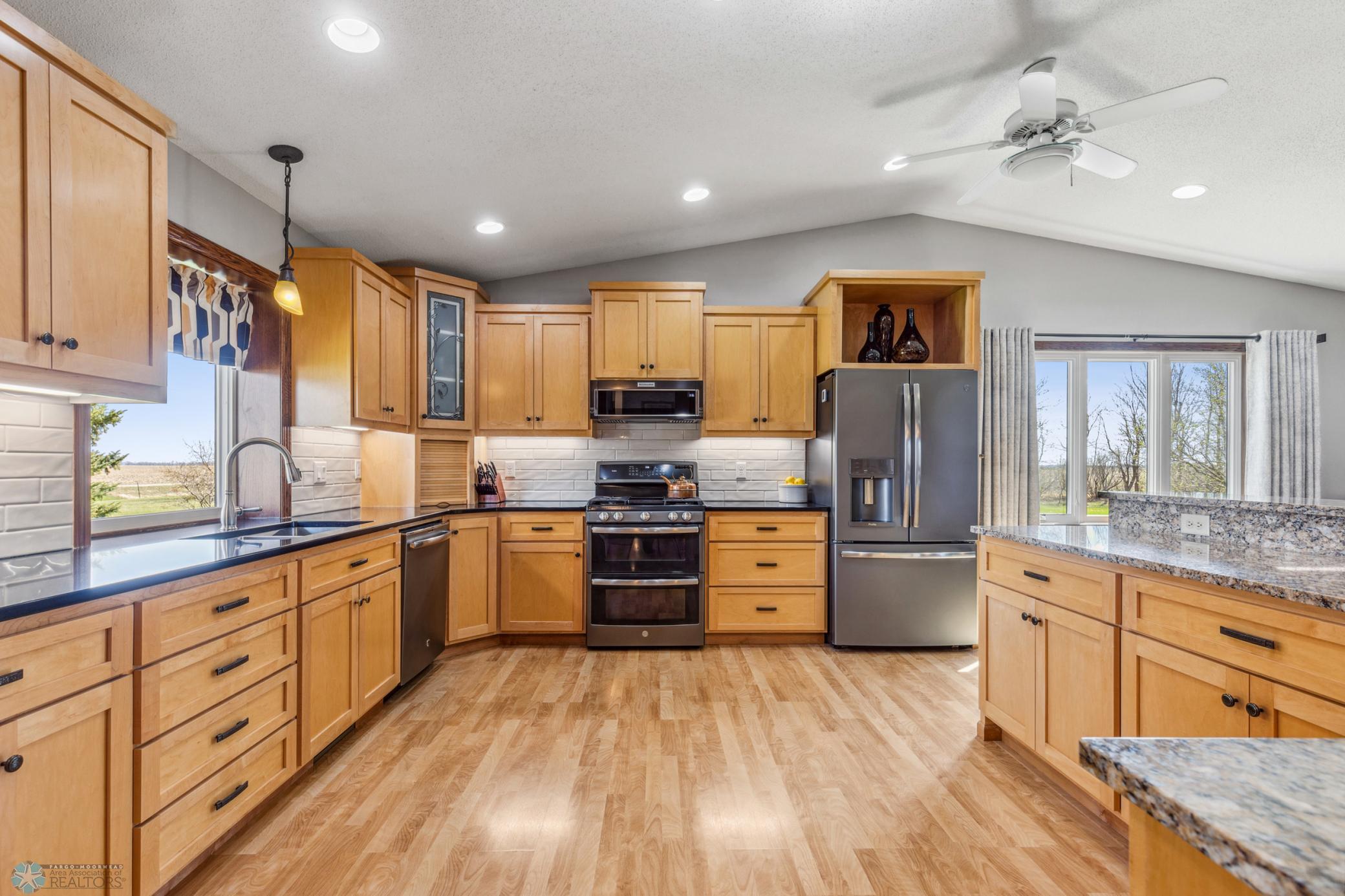 8211 28th Street, Moorhead, Minnesota image 9