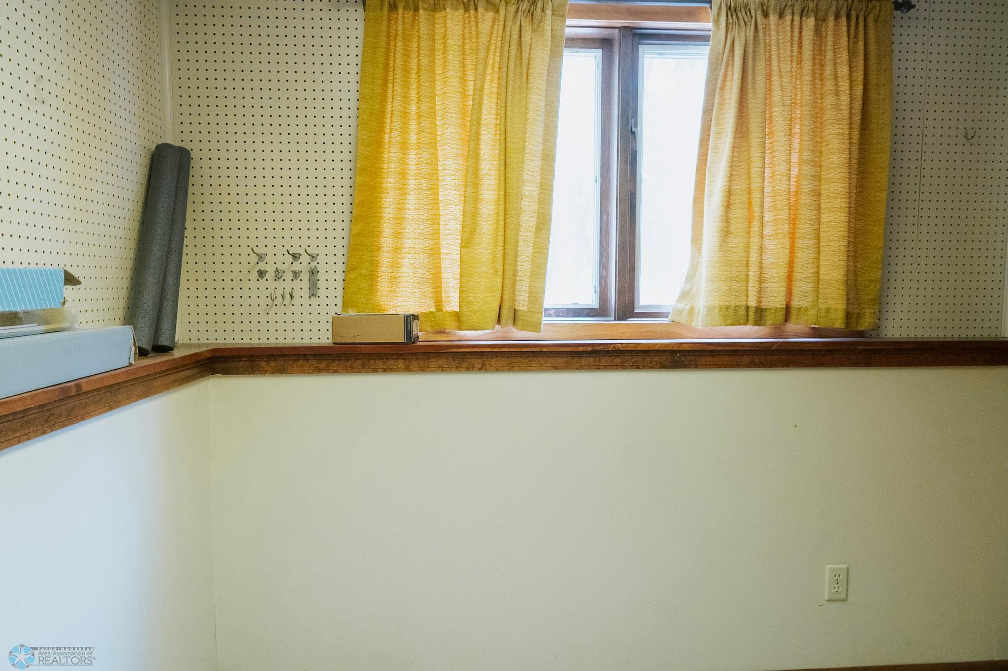 Valley City, North Dakota 58072, United States, 3 Bedrooms Bedrooms, ,2 BathroomsBathrooms,Residential,Pending,191078