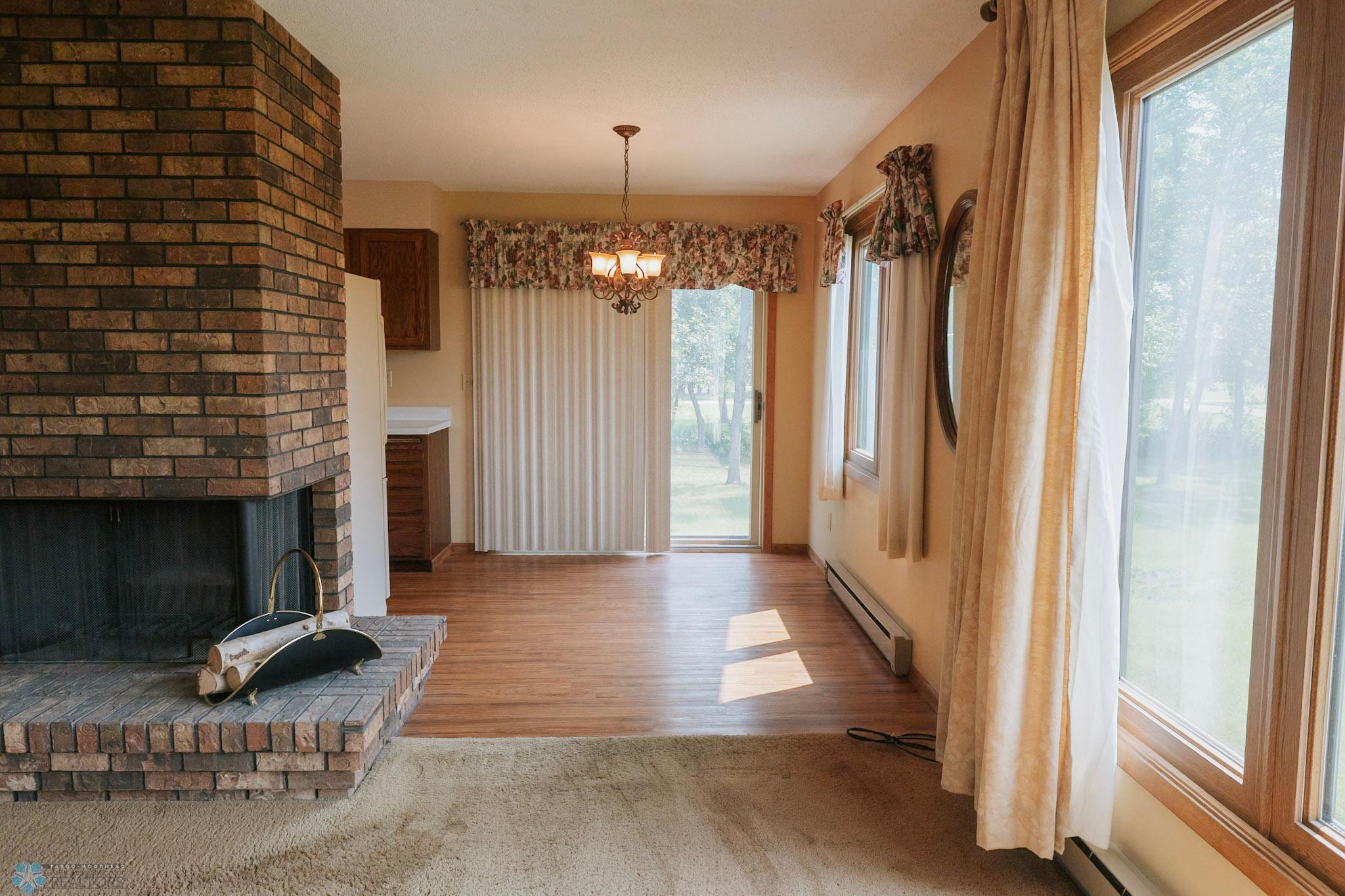 Valley City, North Dakota 58072, United States, 3 Bedrooms Bedrooms, ,2 BathroomsBathrooms,Residential,Pending,191078