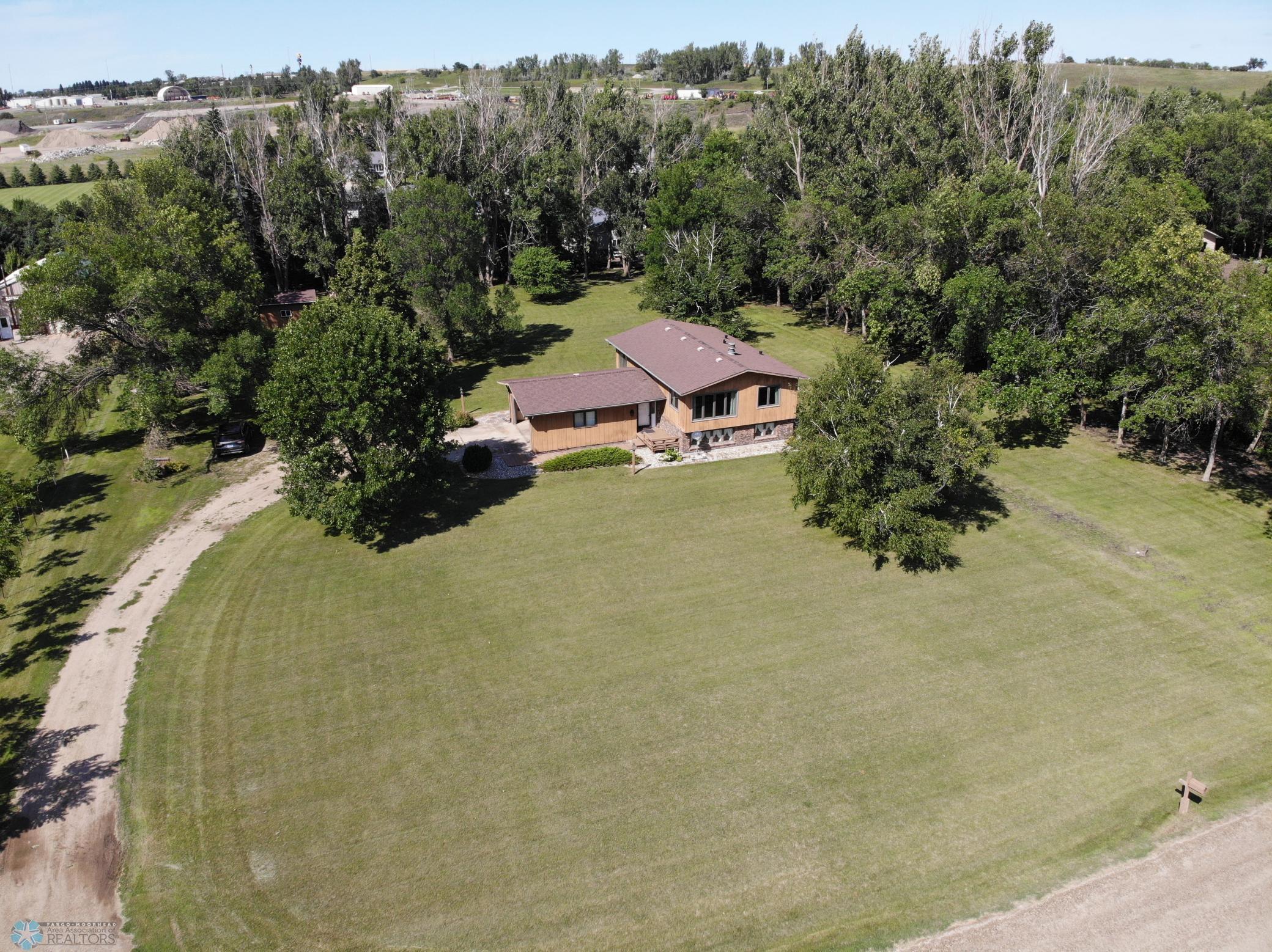 Valley City, North Dakota 58072, United States, 3 Bedrooms Bedrooms, ,2 BathroomsBathrooms,Residential,Pending,191078