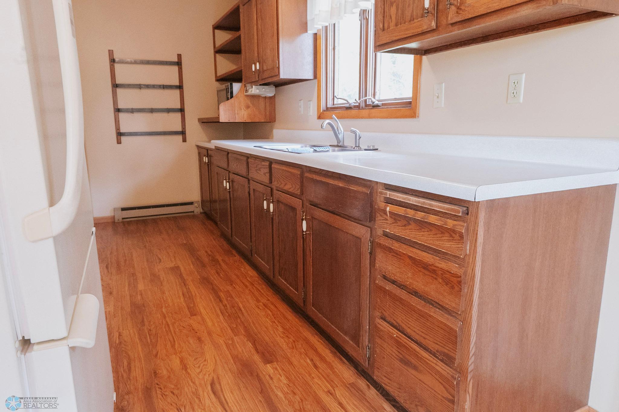 Valley City, North Dakota 58072, United States, 3 Bedrooms Bedrooms, ,2 BathroomsBathrooms,Residential,Pending,191078