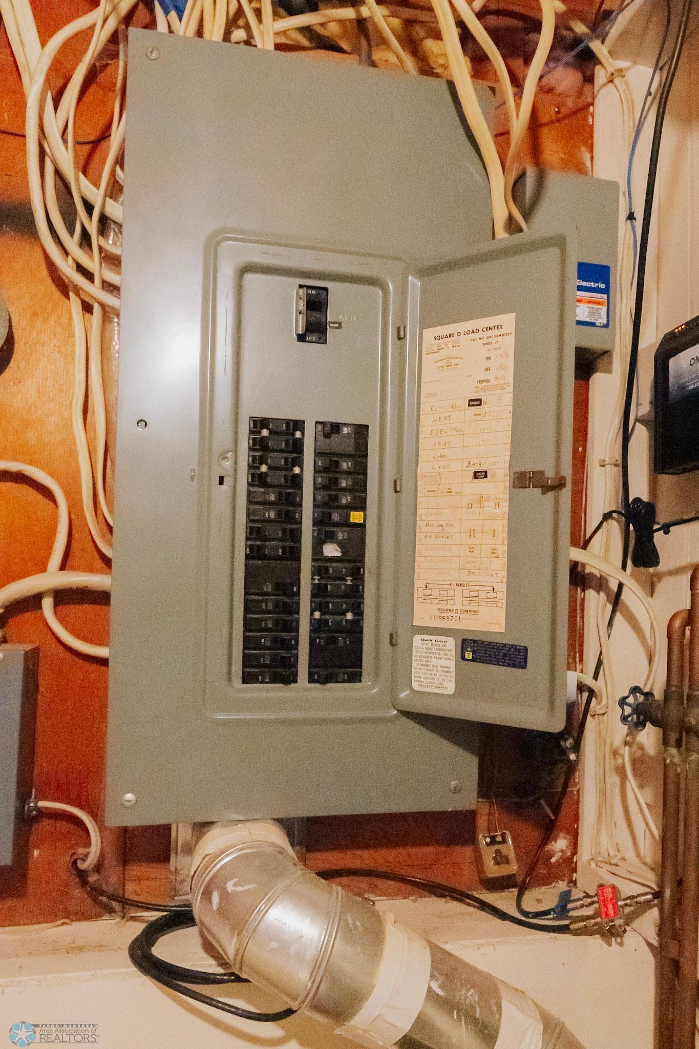 Valley City, North Dakota 58072, United States, 3 Bedrooms Bedrooms, ,2 BathroomsBathrooms,Residential,Pending,191078