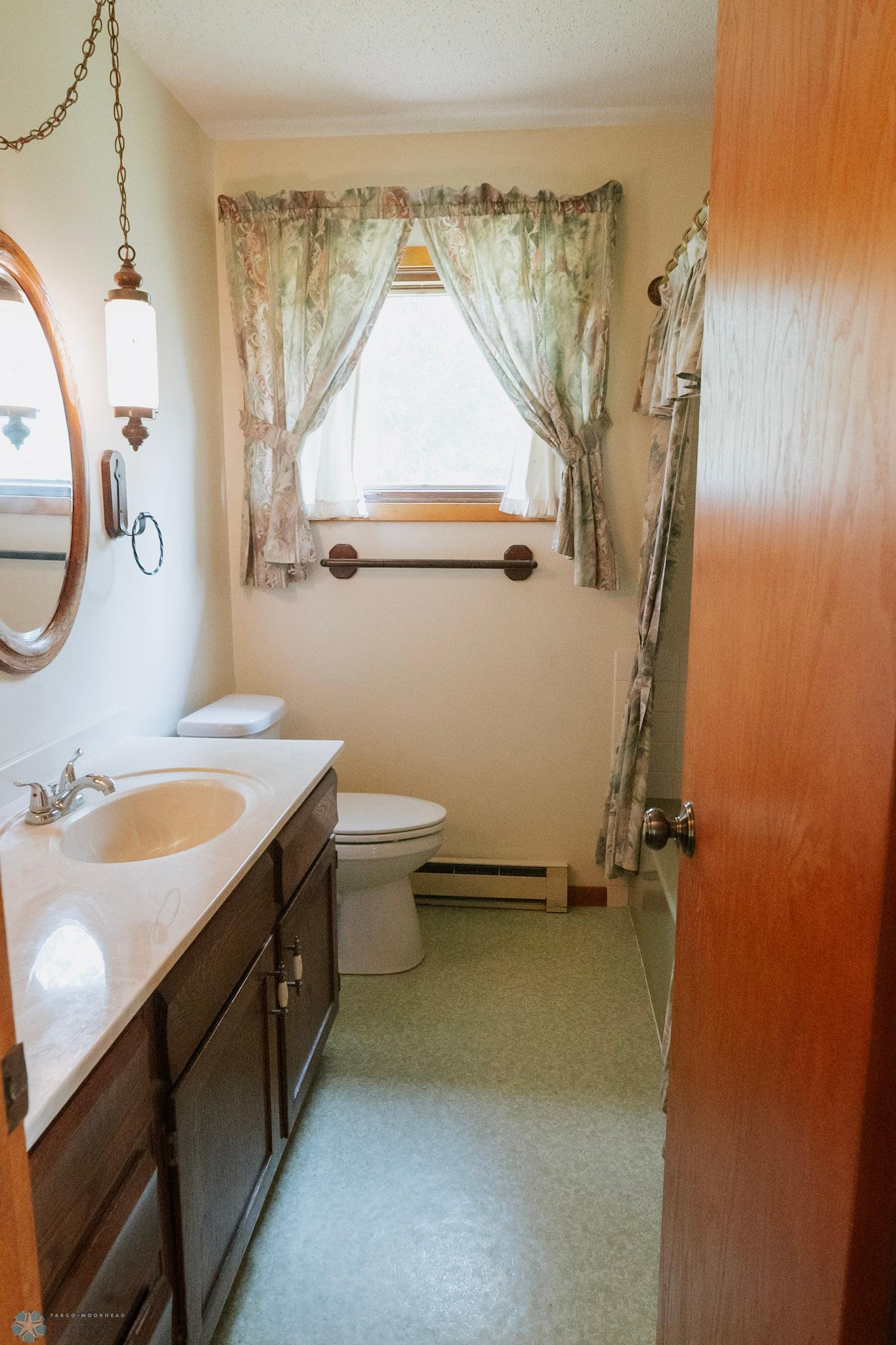 Valley City, North Dakota 58072, United States, 3 Bedrooms Bedrooms, ,2 BathroomsBathrooms,Residential,Pending,191078