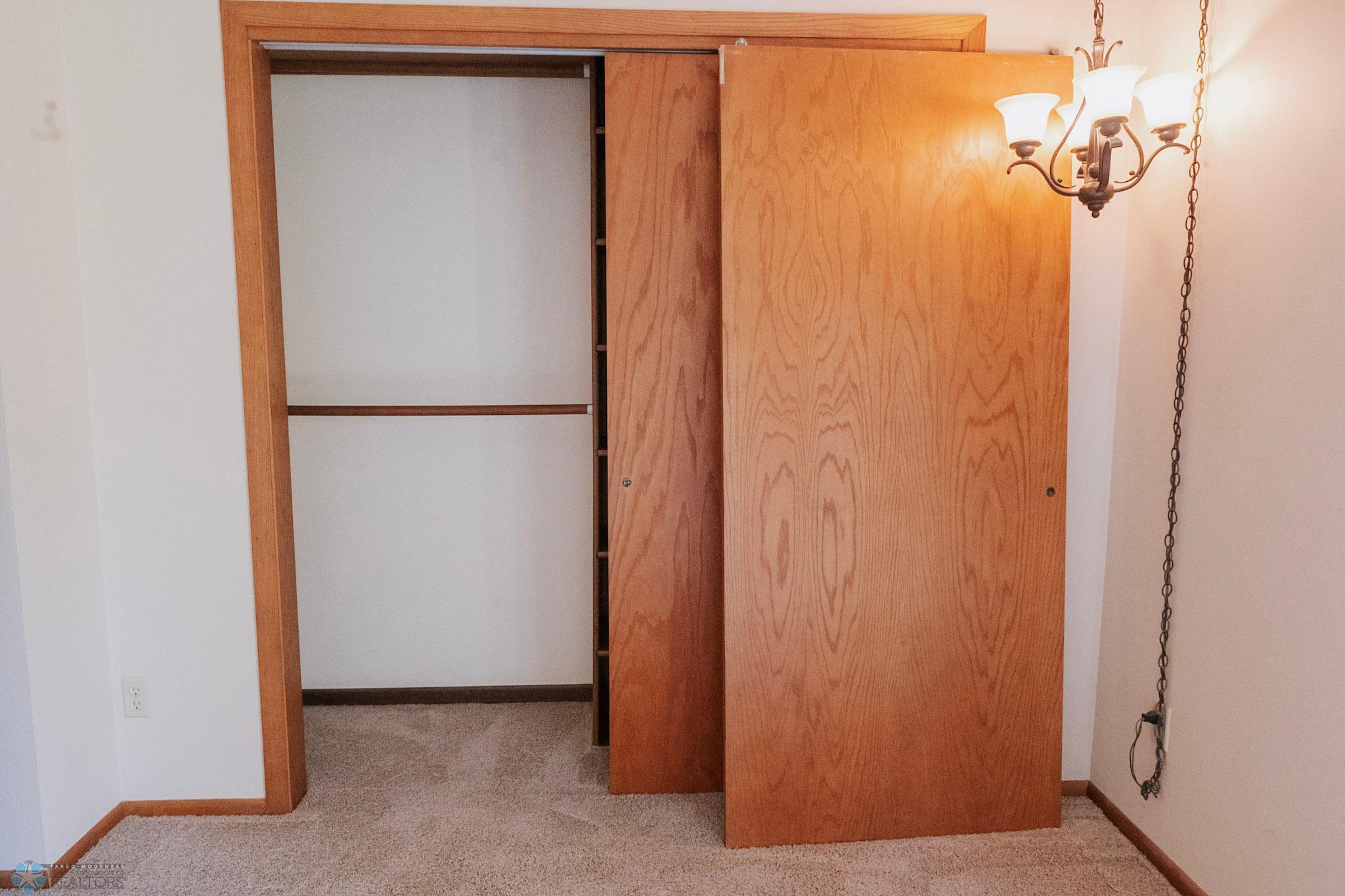 Valley City, North Dakota 58072, United States, 3 Bedrooms Bedrooms, ,2 BathroomsBathrooms,Residential,Pending,191078