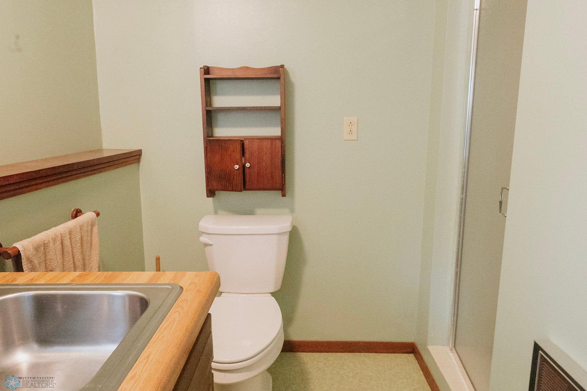 Valley City, North Dakota 58072, United States, 3 Bedrooms Bedrooms, ,2 BathroomsBathrooms,Residential,Pending,191078