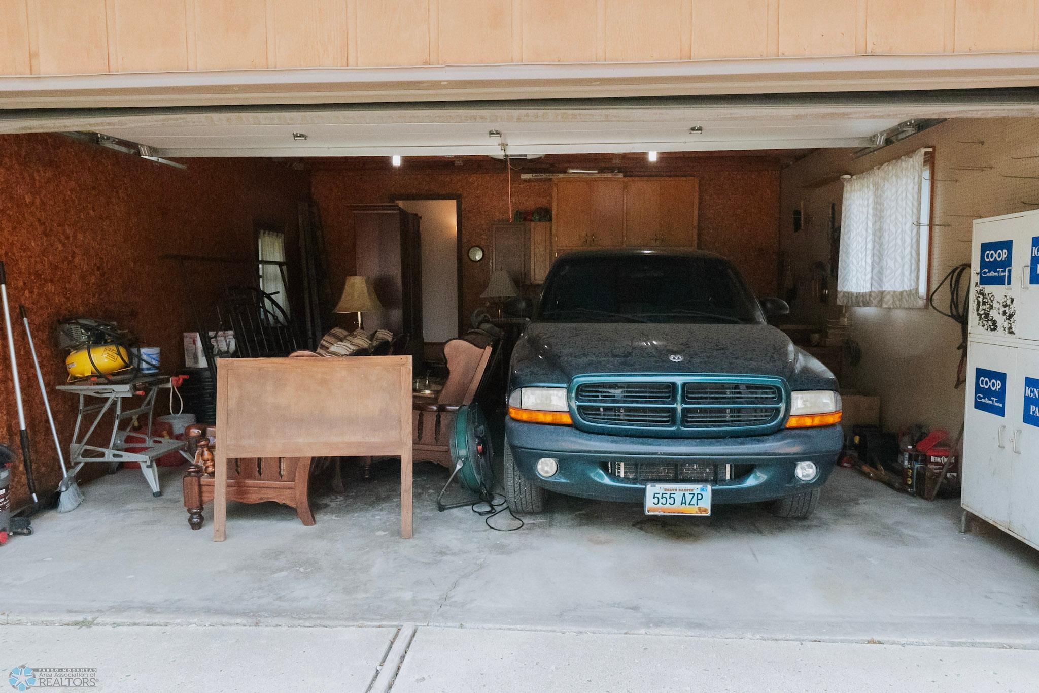 Valley City, North Dakota 58072, United States, 3 Bedrooms Bedrooms, ,2 BathroomsBathrooms,Residential,Pending,191078