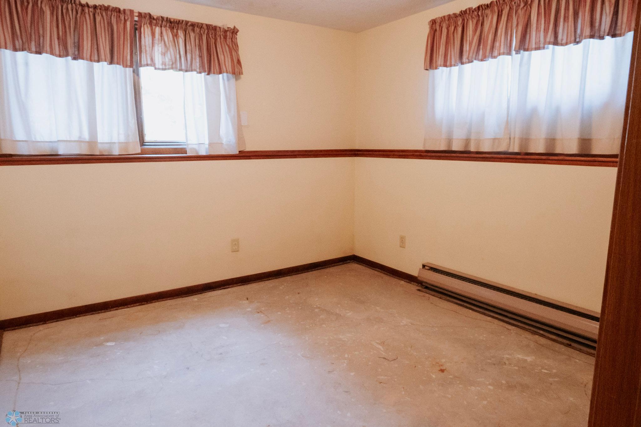 Valley City, North Dakota 58072, United States, 3 Bedrooms Bedrooms, ,2 BathroomsBathrooms,Residential,Pending,191078