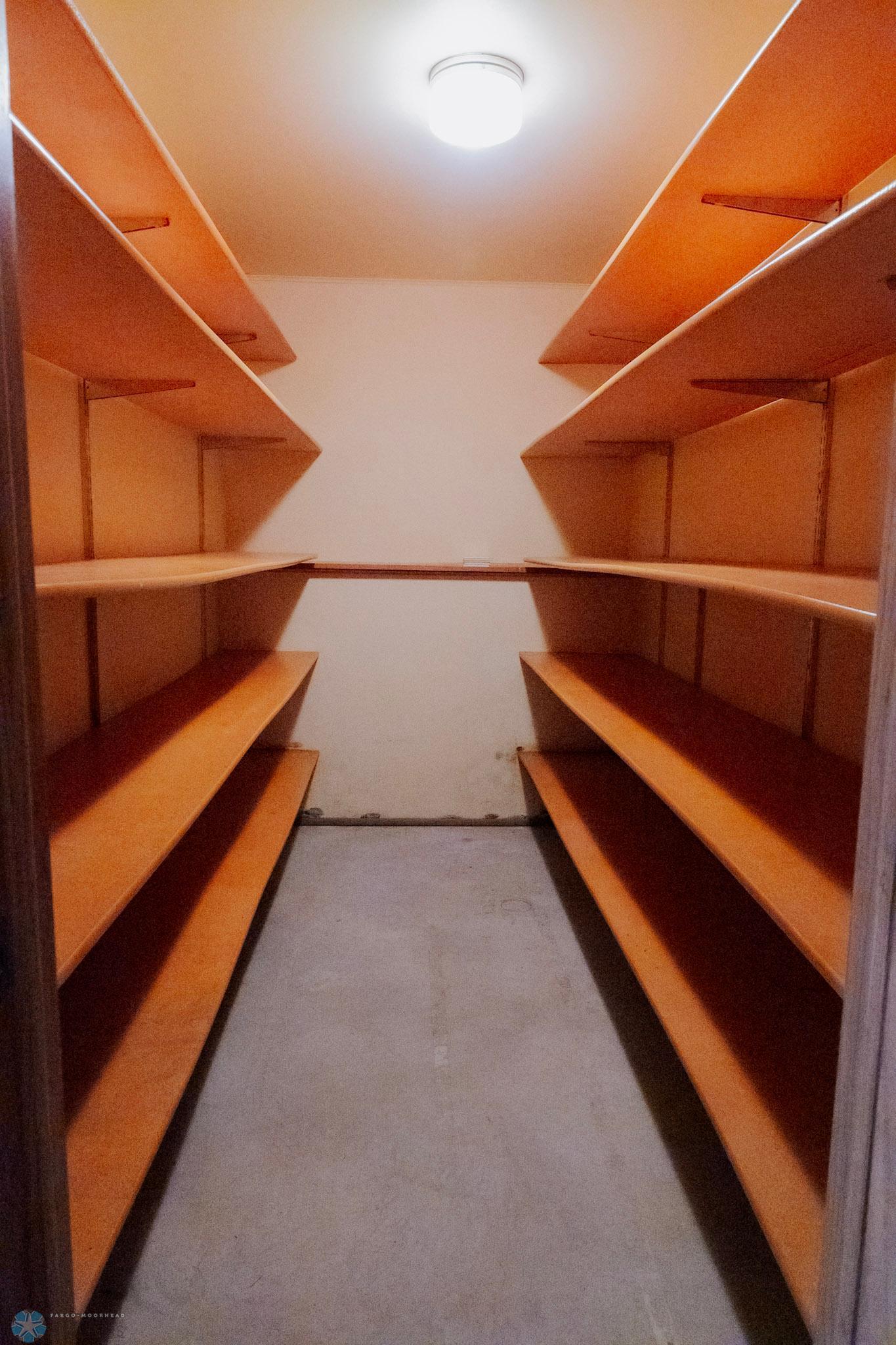 Valley City, North Dakota 58072, United States, 3 Bedrooms Bedrooms, ,2 BathroomsBathrooms,Residential,Pending,191078