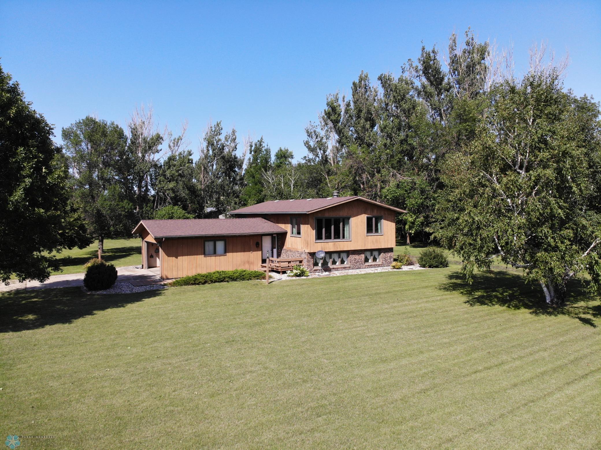 Valley City, North Dakota 58072, United States, 3 Bedrooms Bedrooms, ,2 BathroomsBathrooms,Residential,Pending,191078