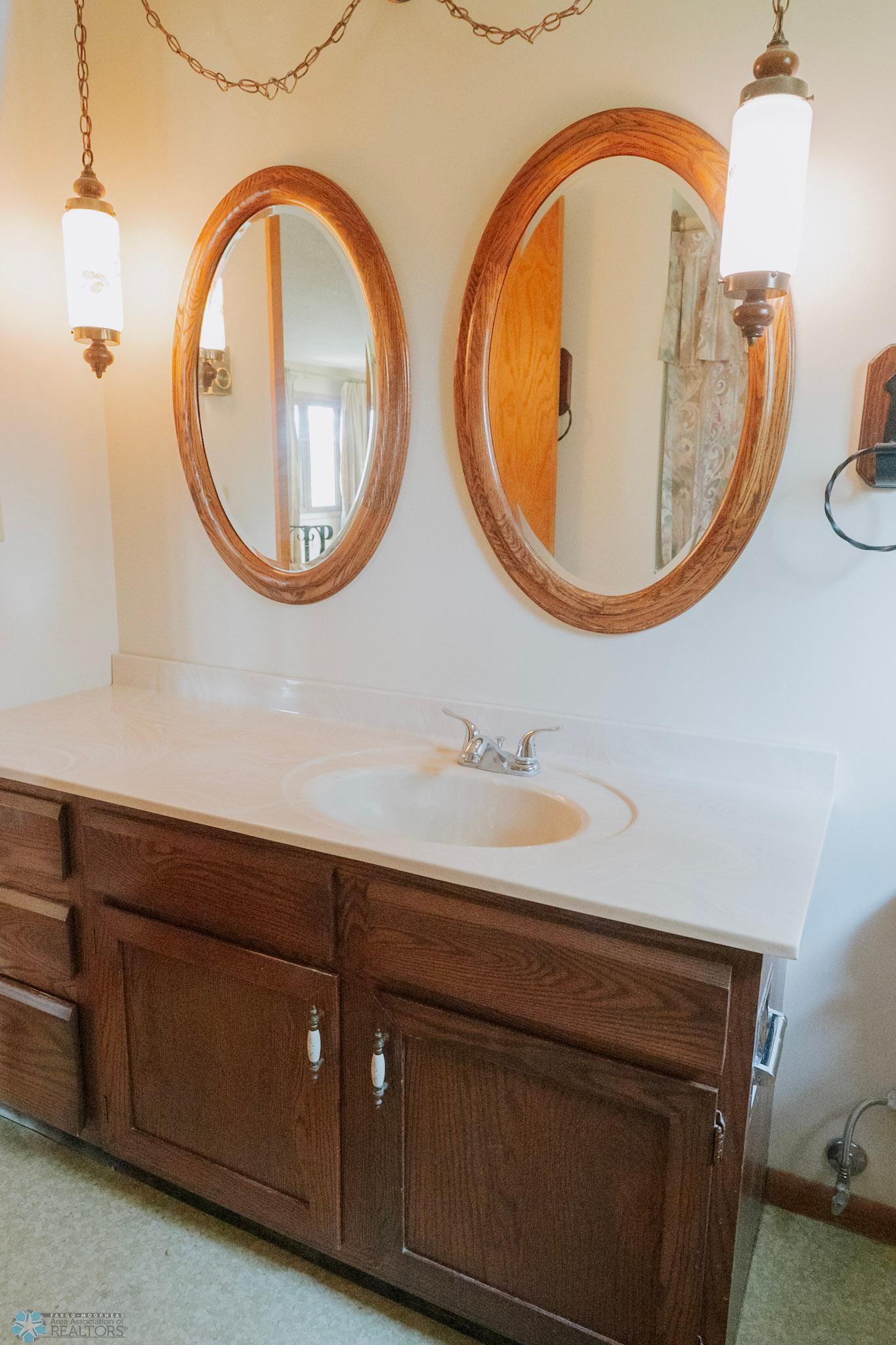 Valley City, North Dakota 58072, United States, 3 Bedrooms Bedrooms, ,2 BathroomsBathrooms,Residential,Pending,191078