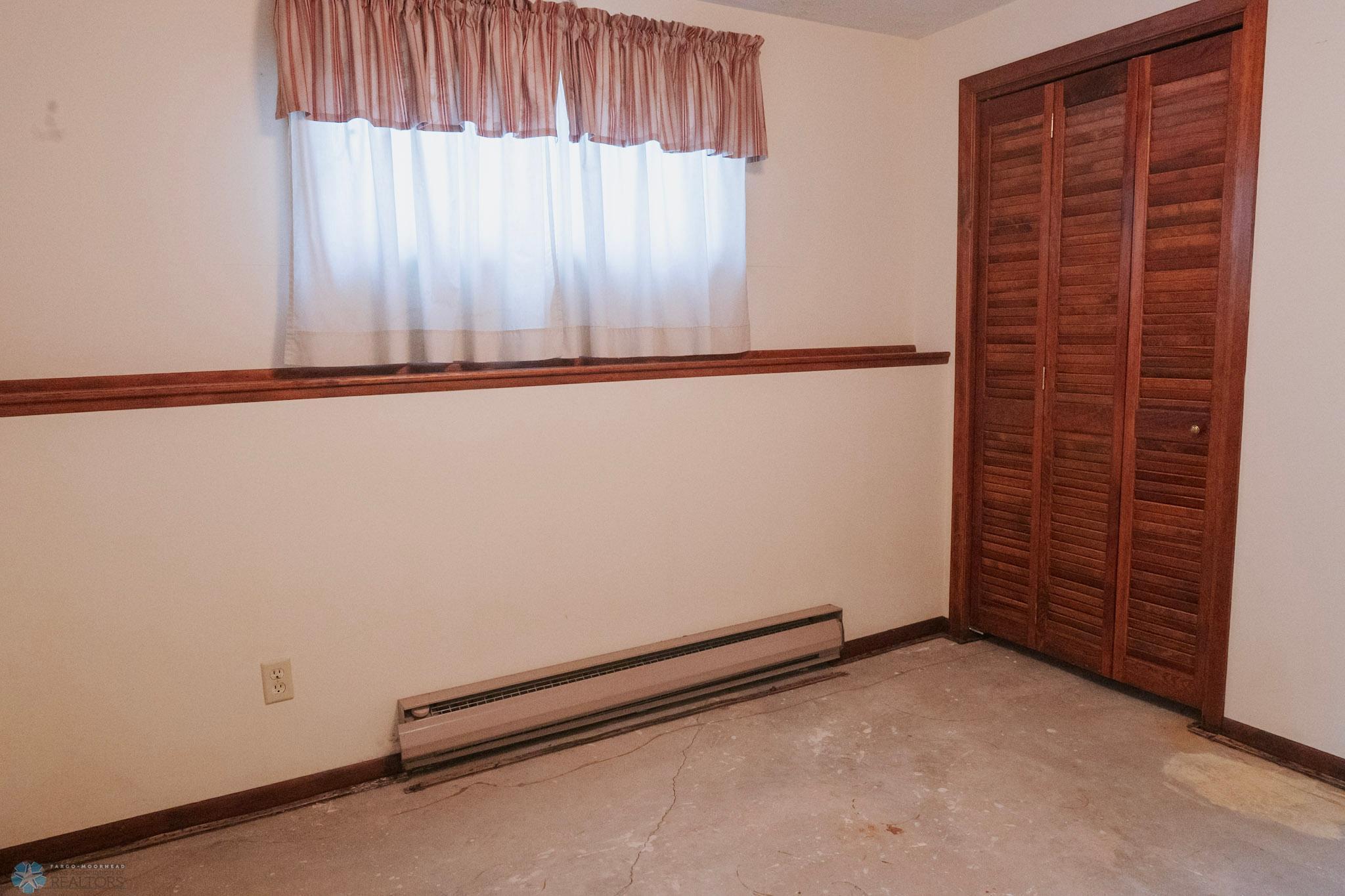 Valley City, North Dakota 58072, United States, 3 Bedrooms Bedrooms, ,2 BathroomsBathrooms,Residential,Pending,191078