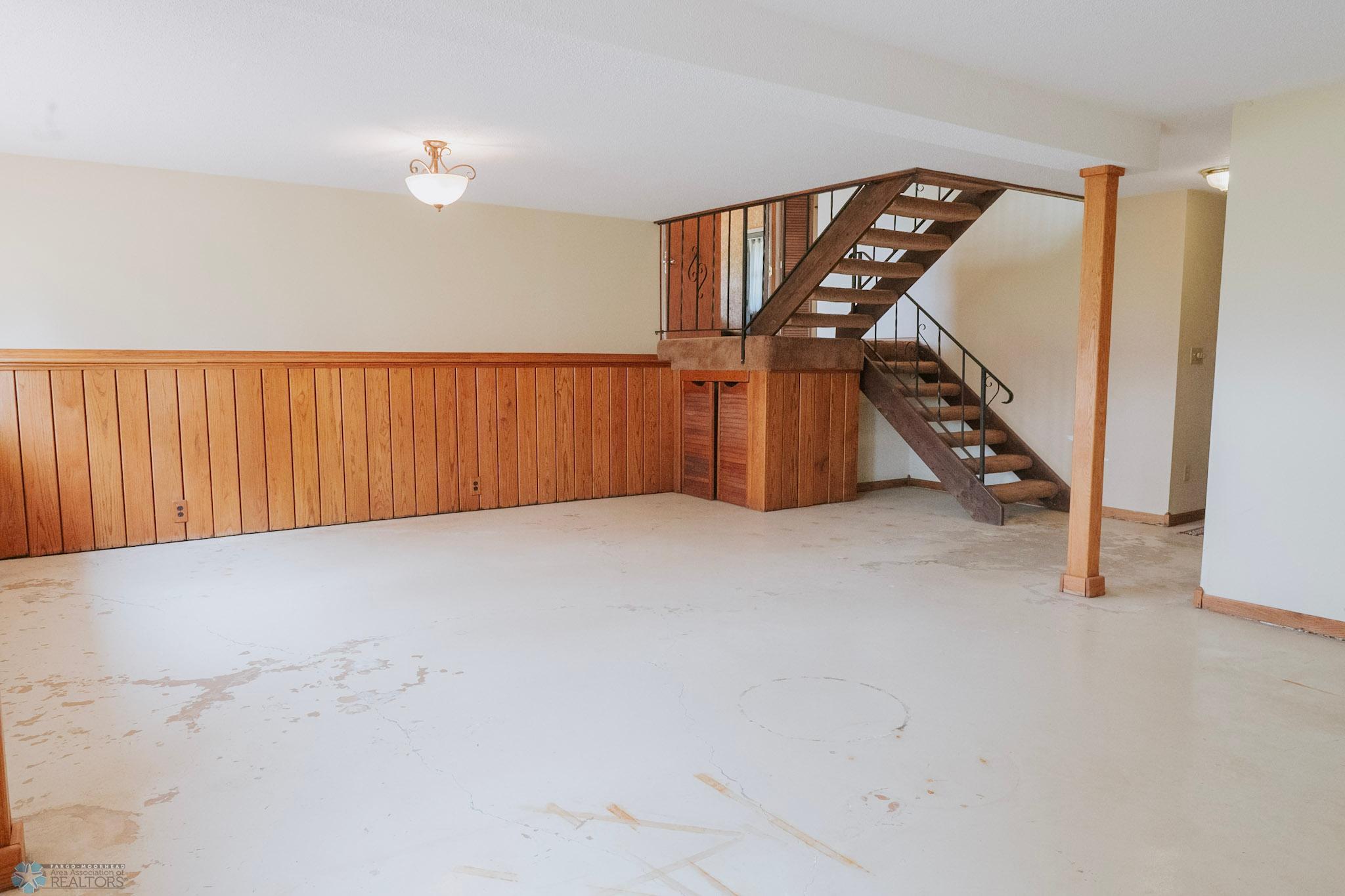 Valley City, North Dakota 58072, United States, 3 Bedrooms Bedrooms, ,2 BathroomsBathrooms,Residential,Pending,191078