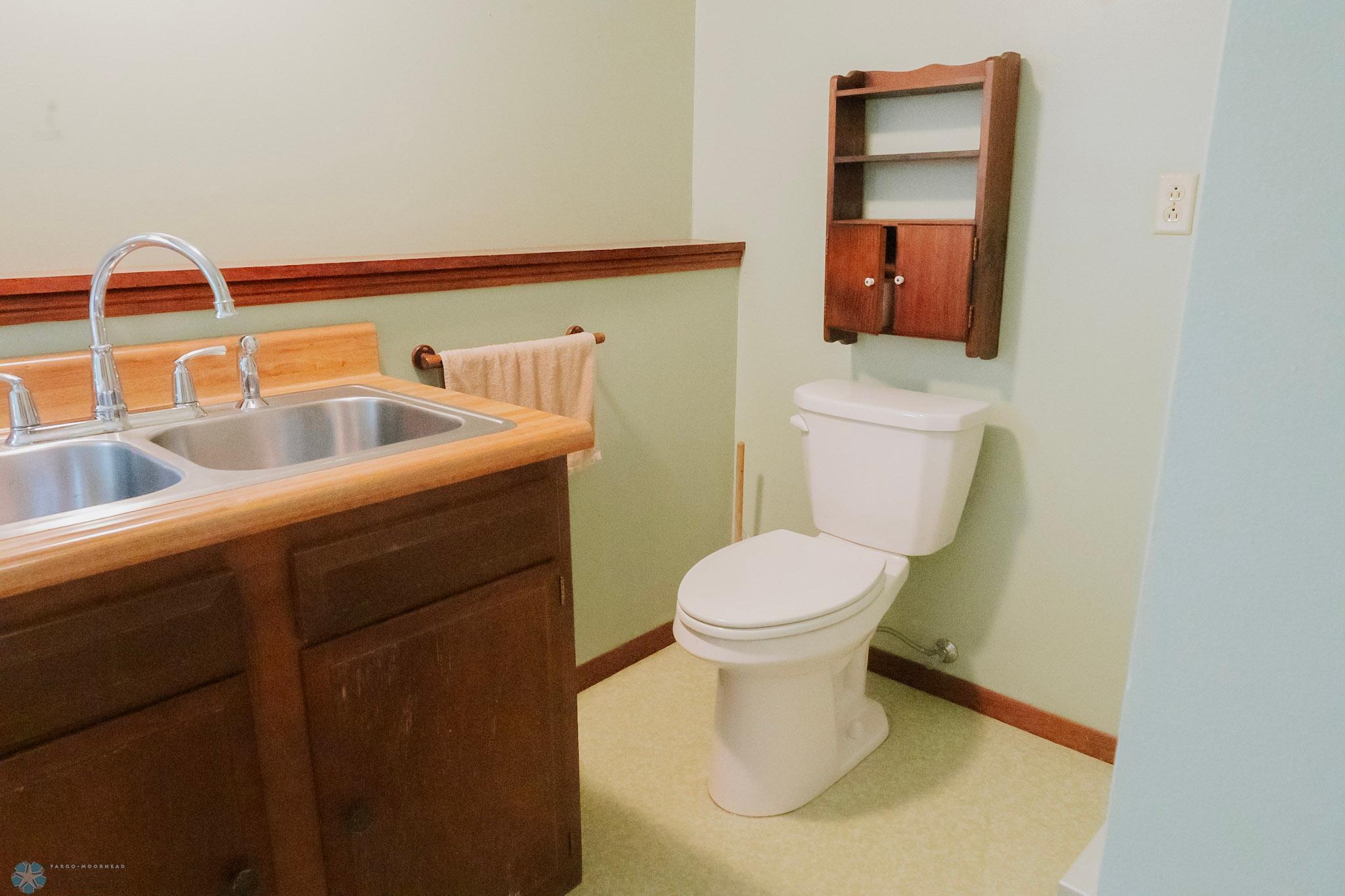 Valley City, North Dakota 58072, United States, 3 Bedrooms Bedrooms, ,2 BathroomsBathrooms,Residential,Pending,191078