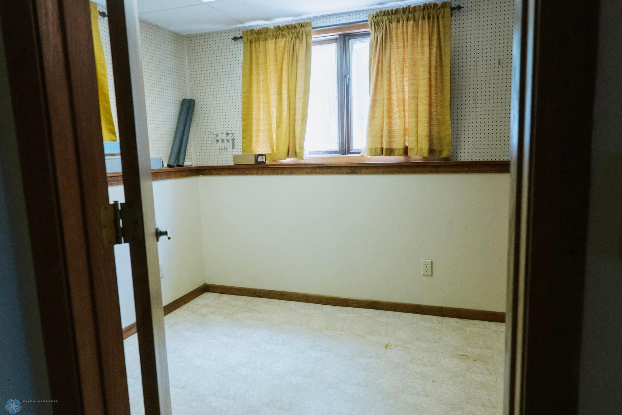 Valley City, North Dakota 58072, United States, 3 Bedrooms Bedrooms, ,2 BathroomsBathrooms,Residential,Pending,191078