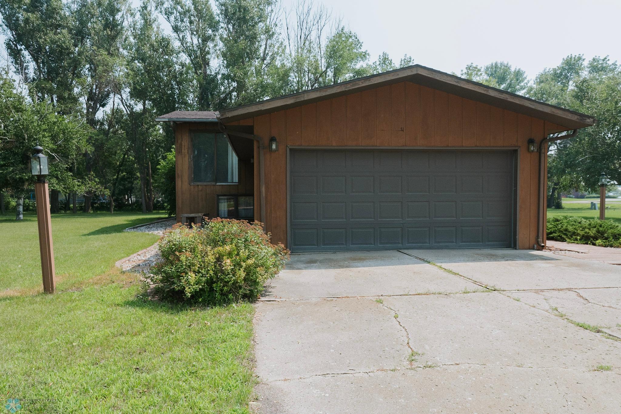 Valley City, North Dakota 58072, United States, 3 Bedrooms Bedrooms, ,2 BathroomsBathrooms,Residential,Pending,191078