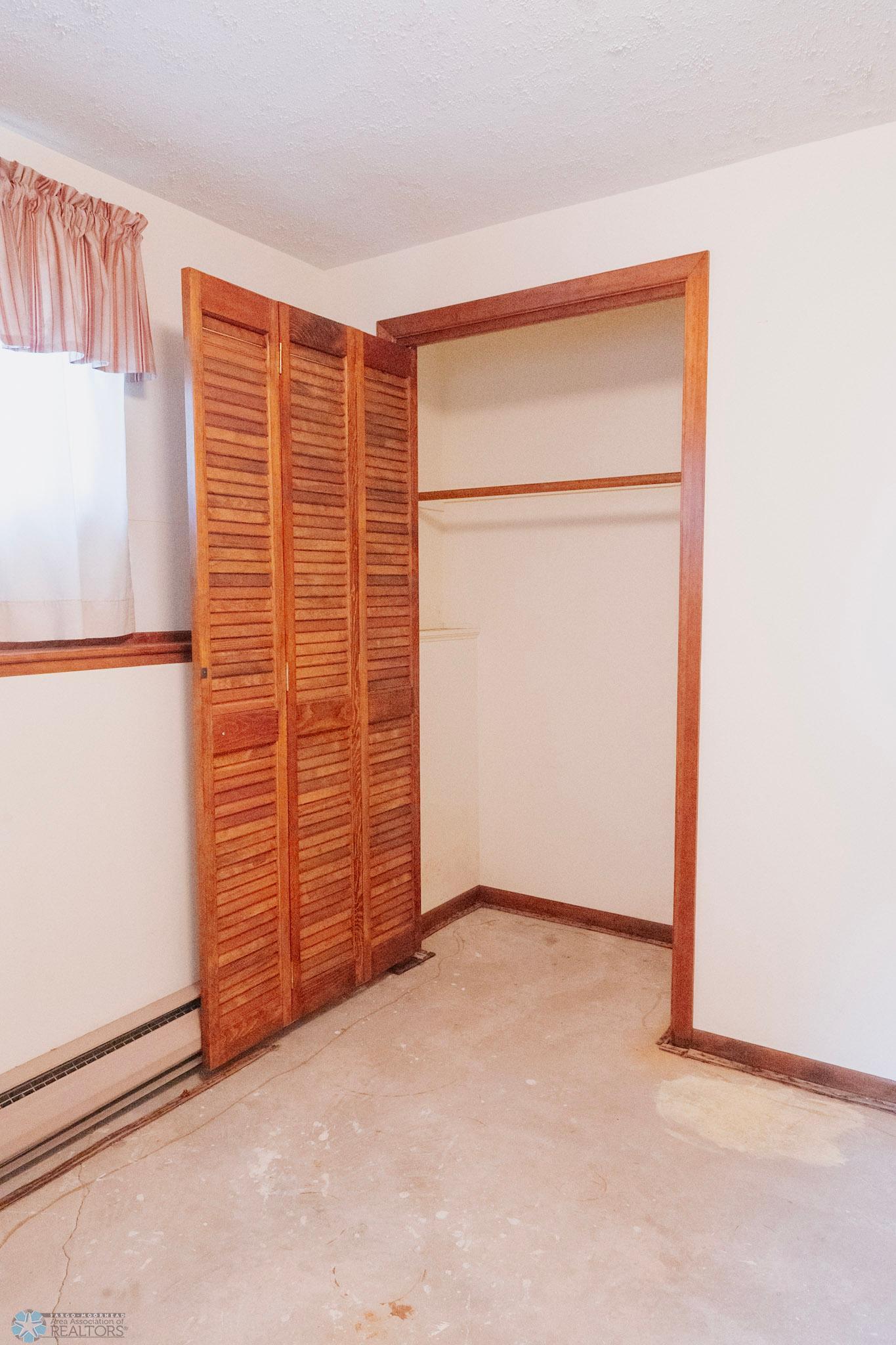 Valley City, North Dakota 58072, United States, 3 Bedrooms Bedrooms, ,2 BathroomsBathrooms,Residential,Pending,191078