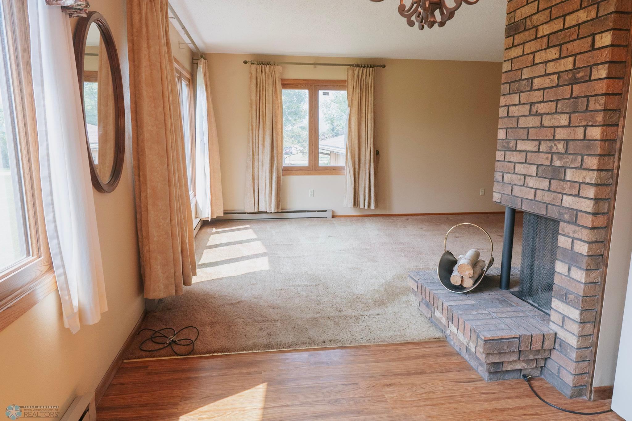 Valley City, North Dakota 58072, United States, 3 Bedrooms Bedrooms, ,2 BathroomsBathrooms,Residential,Pending,191078