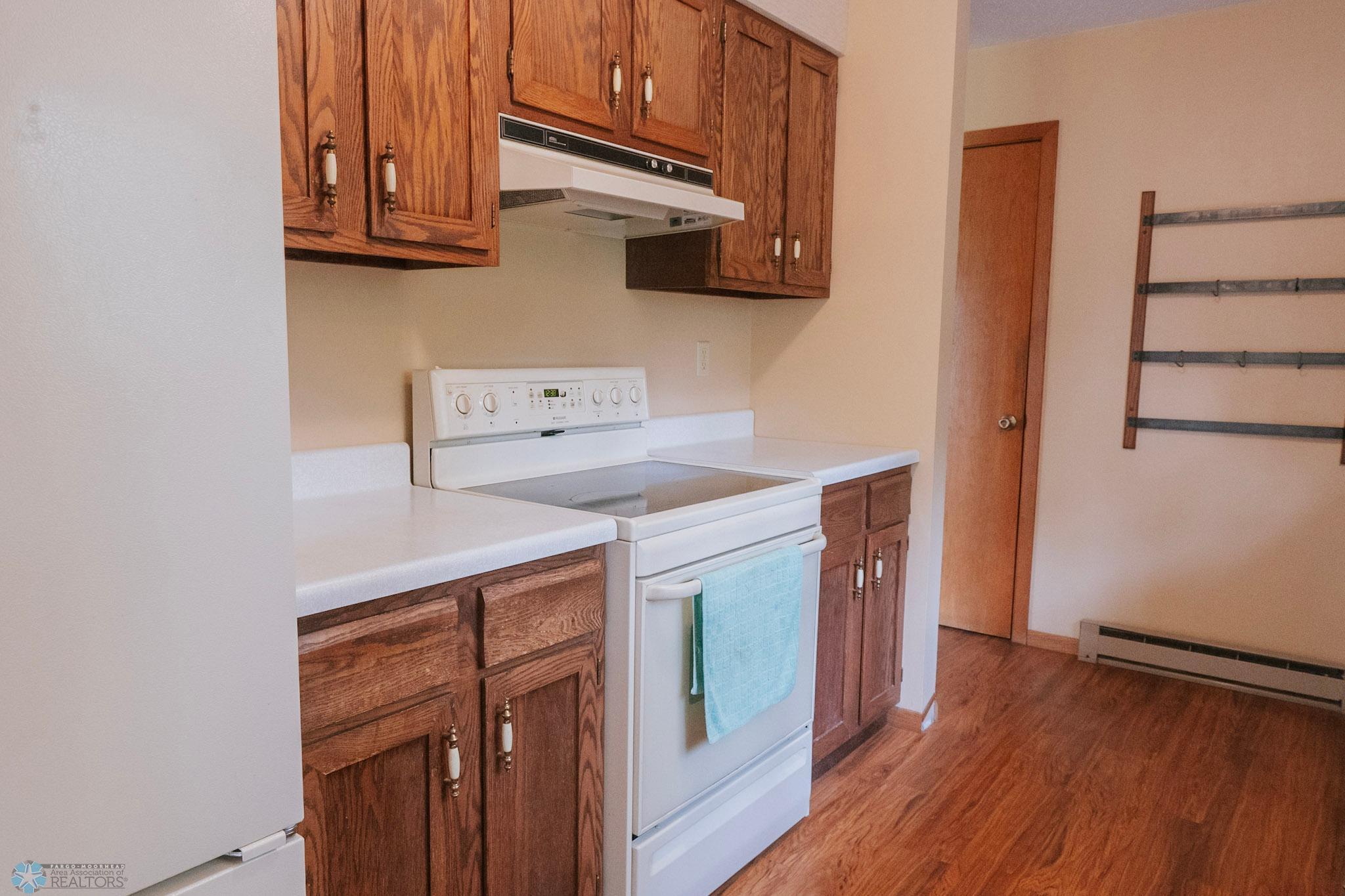 Valley City, North Dakota 58072, United States, 3 Bedrooms Bedrooms, ,2 BathroomsBathrooms,Residential,Pending,191078