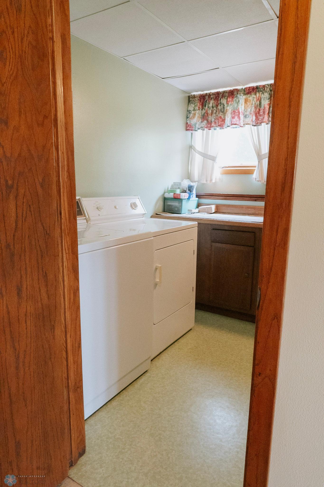 Valley City, North Dakota 58072, United States, 3 Bedrooms Bedrooms, ,2 BathroomsBathrooms,Residential,Pending,191078