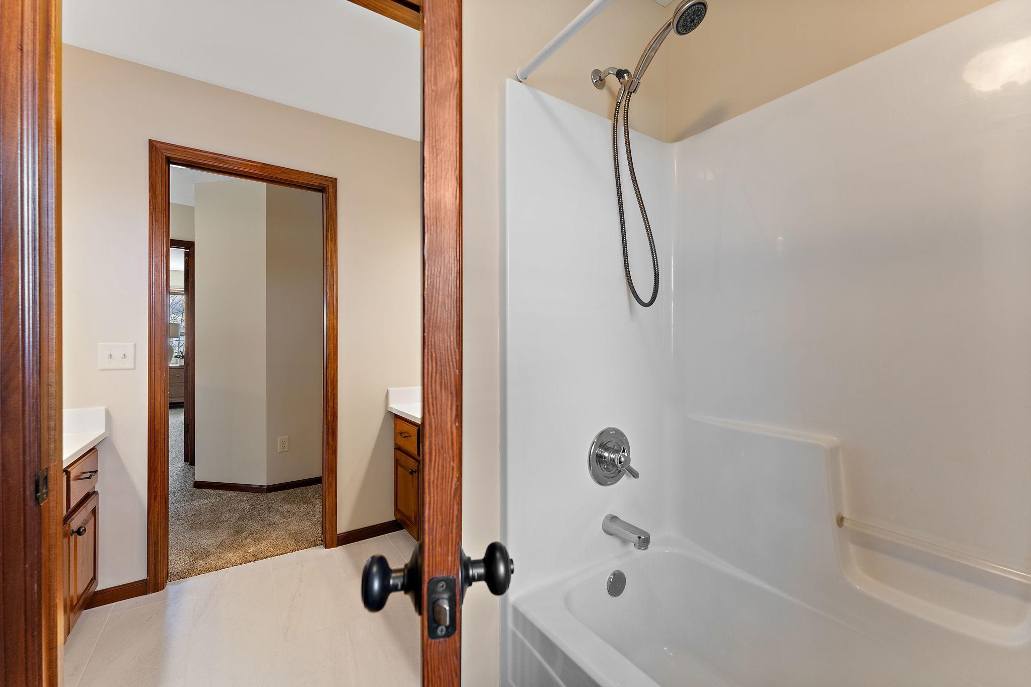1206 Goldenray Drive, Faribault, Minnesota image 39