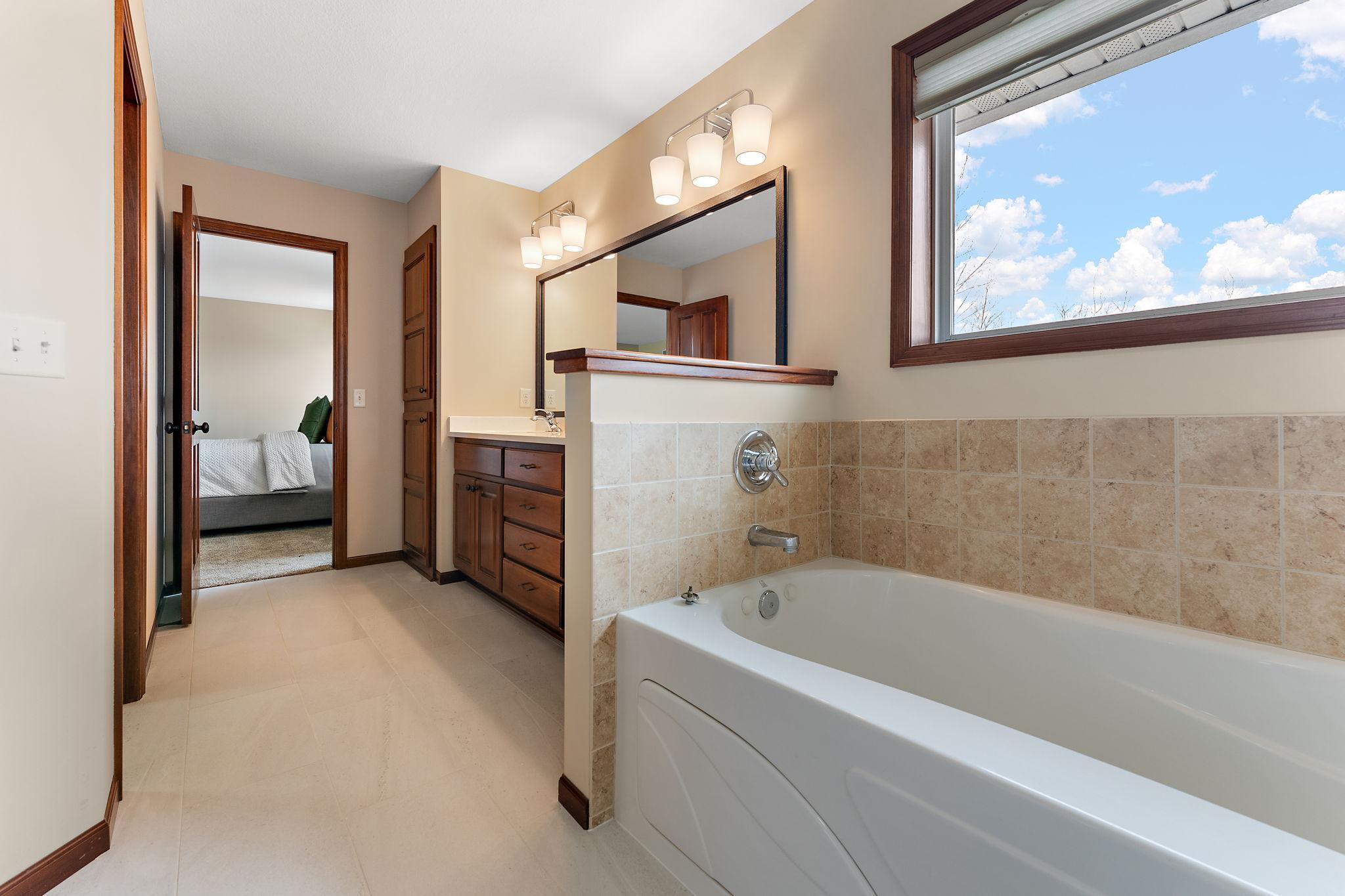 1206 Goldenray Drive, Faribault, Minnesota image 37