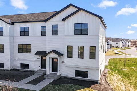 Townhouse For Sale - 10358 Birchwood Circle<br/> Victoria, MN 55318