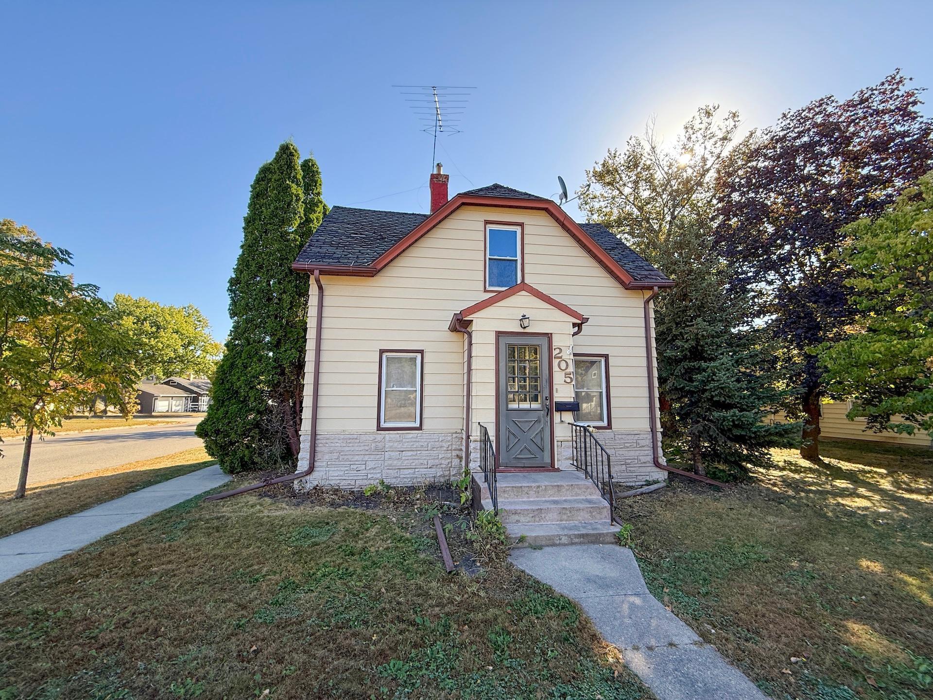 205 Adams Street, Hutchinson, Minnesota image 2