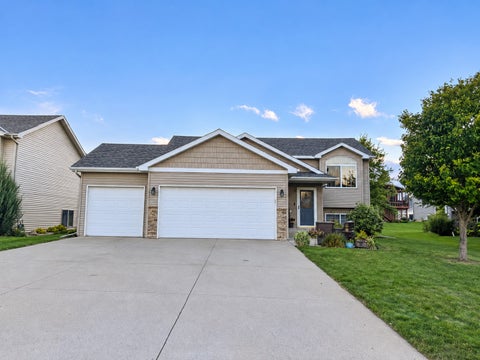 Homes For Sale - 104 Kingsmill Court<br/> Mankato, MN 56001