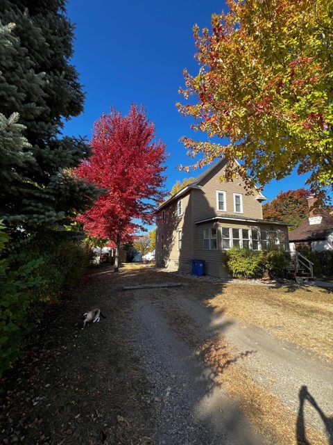 Homes For Sale - 821 3rd Avenue<br/> Madison, MN 56256