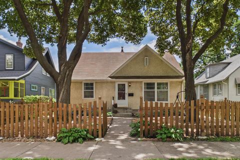 Homes For Sale - 776 Como Avenue<br/> Saint Paul, MN 55103