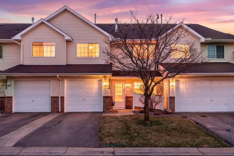 Townhouse For Sale - 20504 Erin Court<br/> Dakota County, Farmington, MN 55024
