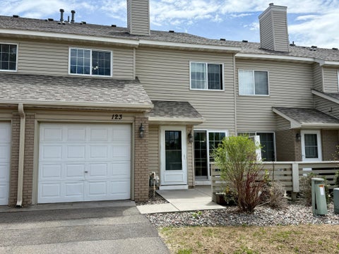 Townhouse For Sale - 13161 Meadowood Way<br/> Coon Rapids, MN 55448
