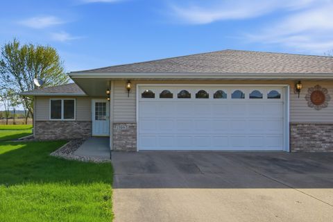 Townhouse For Sale - 1709 Hiawatha Drive<br/> Wabasha County, Wabasha, MN 55981