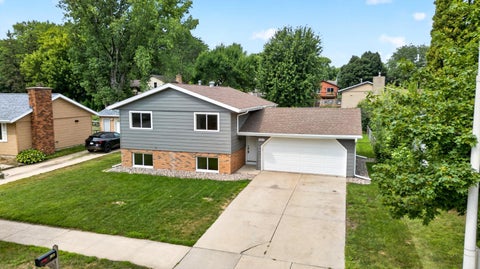 Homes For Sale - 3015 4th Avenue<br/> Olmsted County, Rochester, MN 55901
