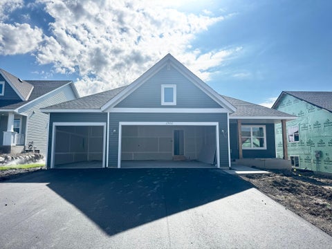 Homes For Sale - 1902 Dogwood Court<br/> Carver, MN 55315