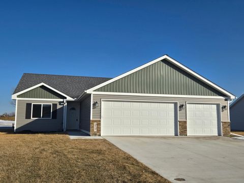 Homes For Sale - 370 Horizon Drive<br/> Le Center, MN 56057